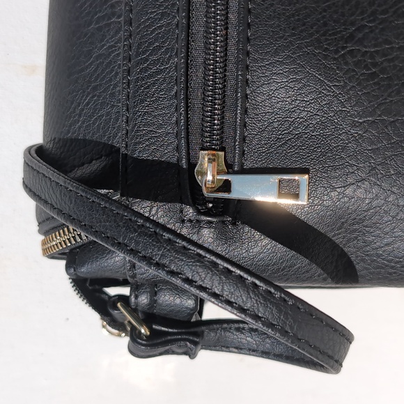 Black Leather Crossbody Bag Size 9+10 - Picture 6 of 9